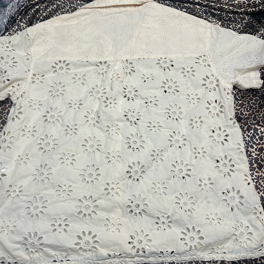 American Eagle Button Down Cream Floral Shirt - Picture 2 of 11
